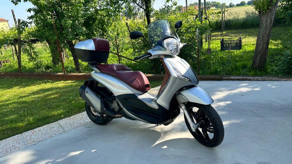 Piaggio Beverly 350 SportTouring ie (2011 - 15) (2)