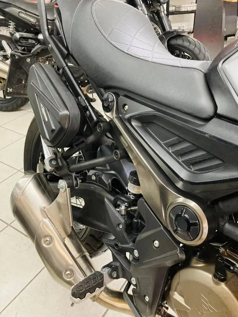 Voge Trofeo 300ACX Scrambler (2021 - 26) (6)