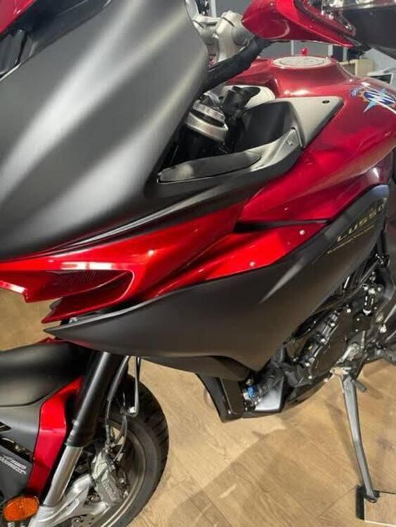 MV Agusta Turismo Veloce 800 Lusso SCS (2021 - 24) (2)