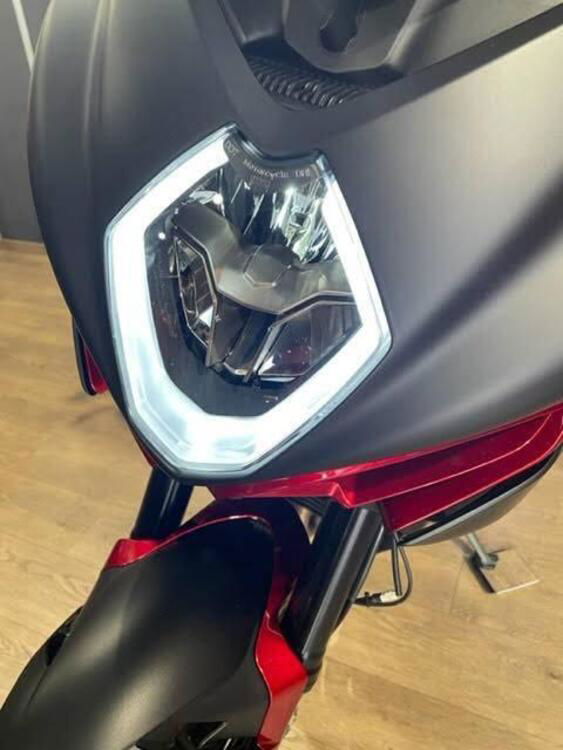 MV Agusta Turismo Veloce 800 Lusso SCS (2021 - 24) (4)