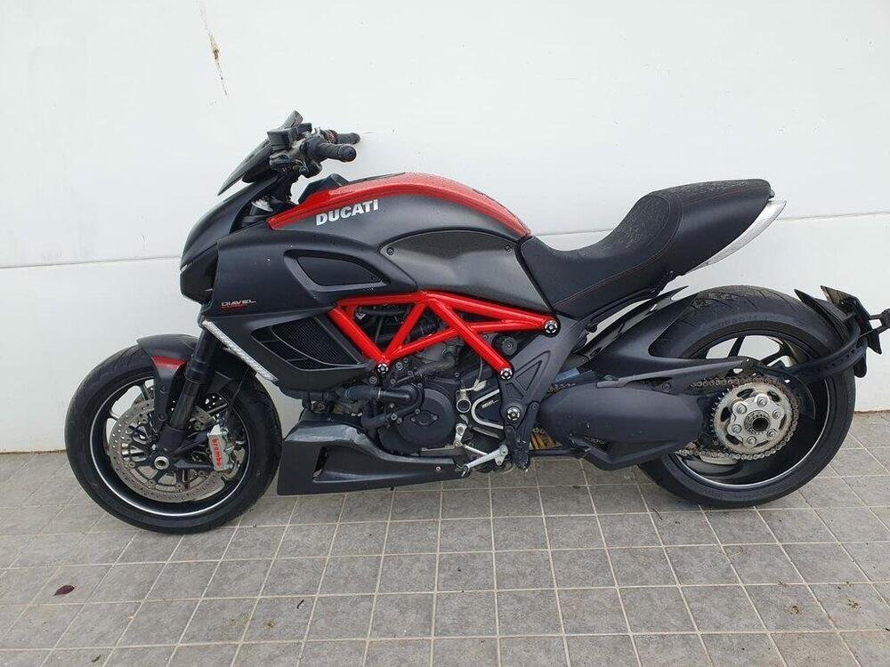Ducati Diavel 1200 Dark (2012 - 13) (2)