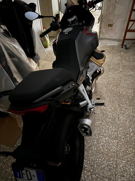 Moto Guzzi V100 Mandello S (2023 - 24) (2)