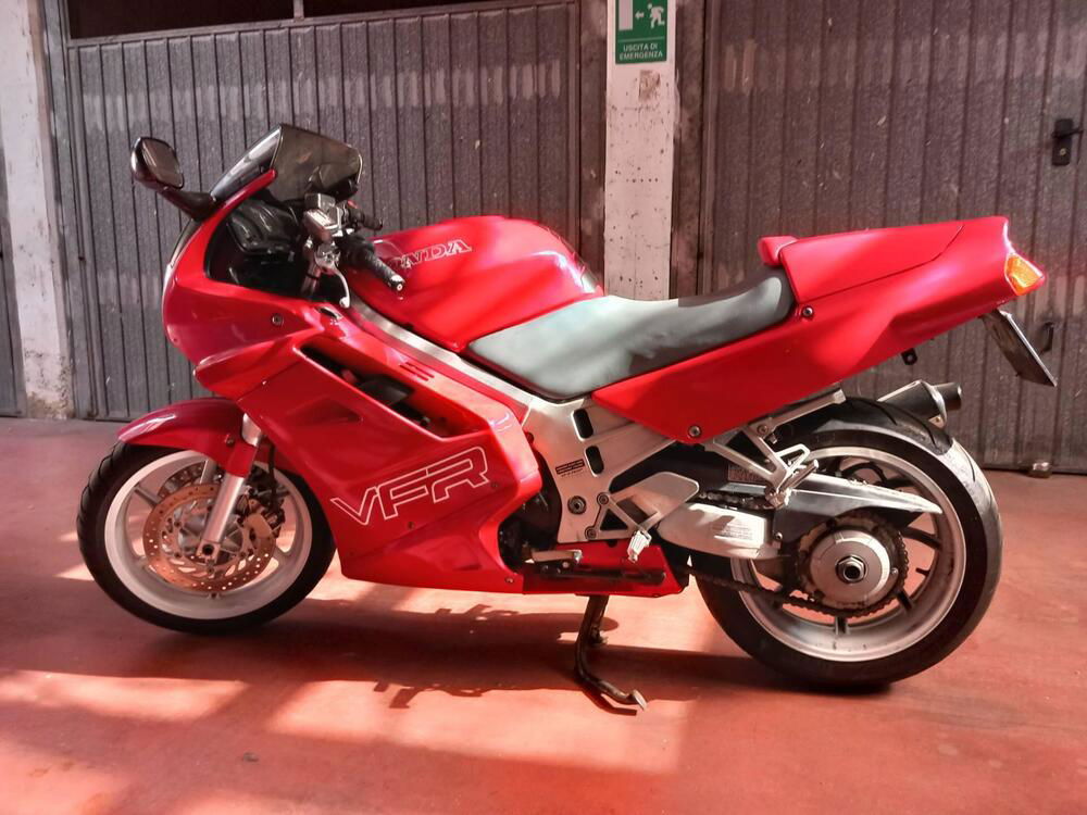 Honda VFR 750 monobraccio (3)