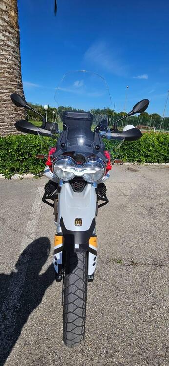 Moto Guzzi V85 TT Evocative Graphics (2021 - 23) (3)