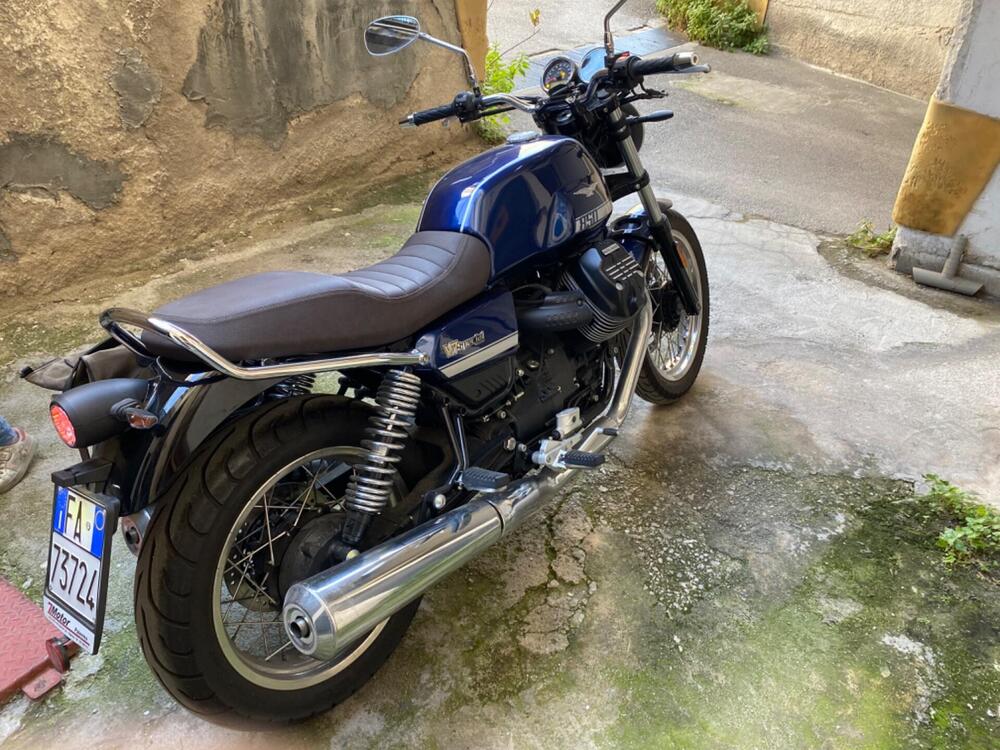 Moto Guzzi V7 850 Stone Special Abs (2021)