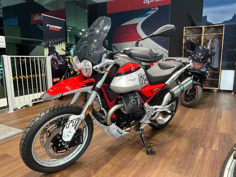 Moto Guzzi V85 TT (2024 - 26) (2)
