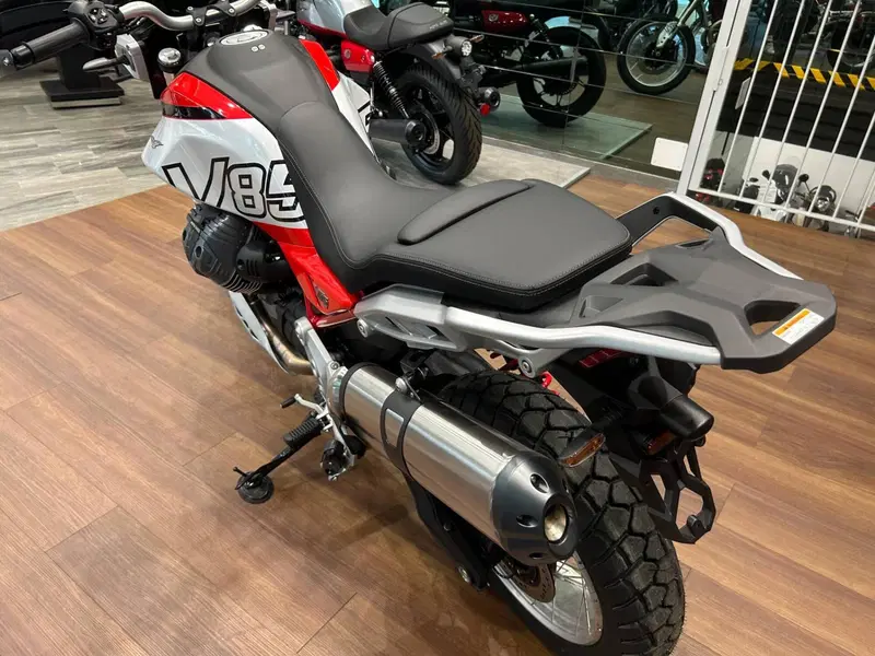 Moto Guzzi V85 TT (2024 - 26) (5)
