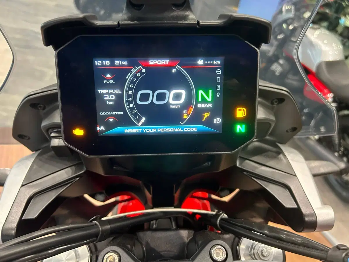 Moto Guzzi V85 TT (2024 - 26) (7)