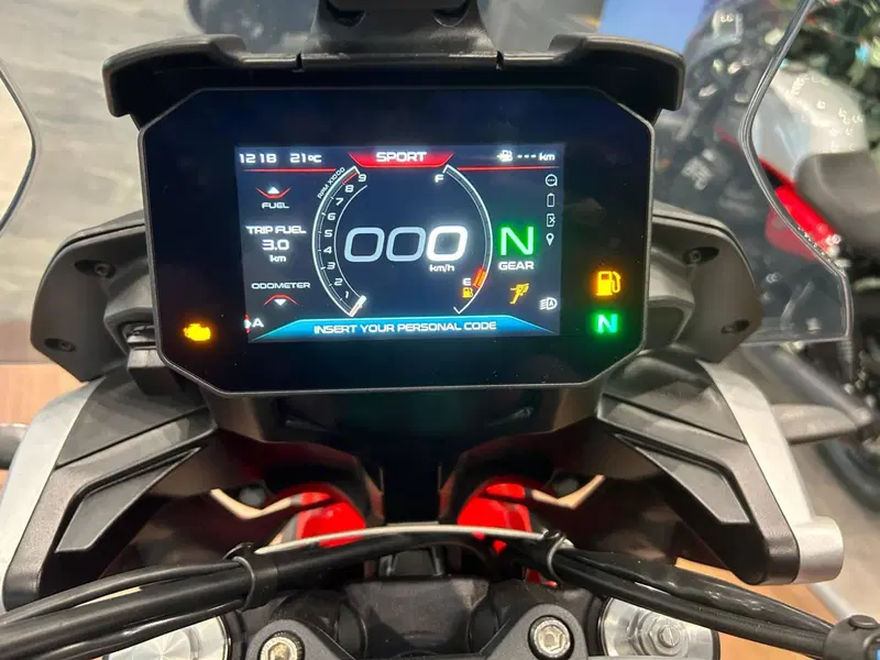 Moto Guzzi V85 TT (2024 - 26) (7)