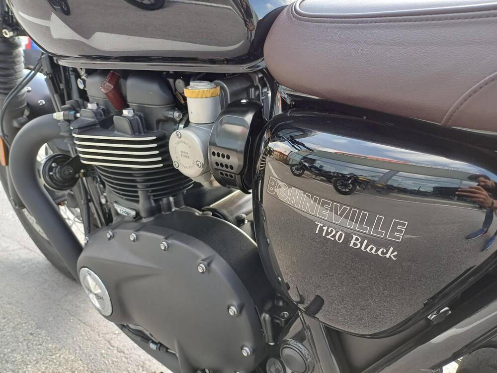 Triumph Bonneville T120 Black Stealth Edition (2024) (4)