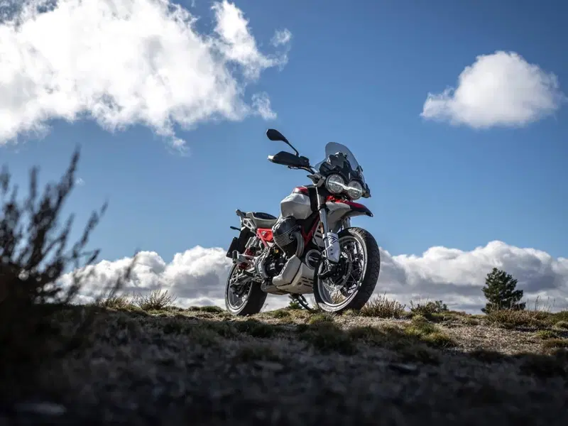 Moto Guzzi V85 TT (2024 - 26) (2)