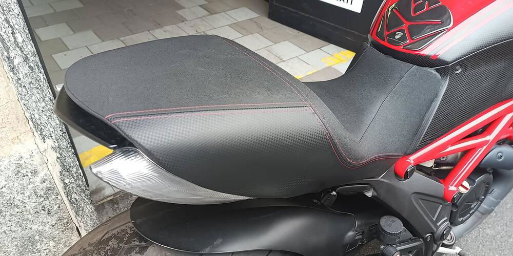 Ducati Diavel 1200 Carbon (2010 - 13) (4)