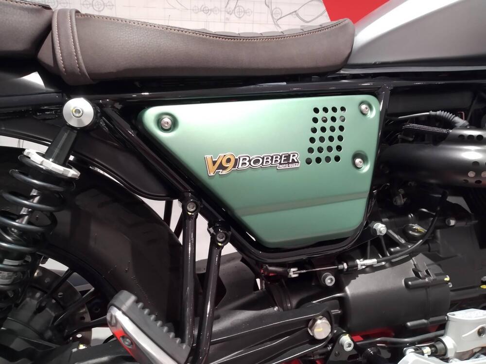 Moto Guzzi V9 Bobber Centenario (2021 - 22) (3)