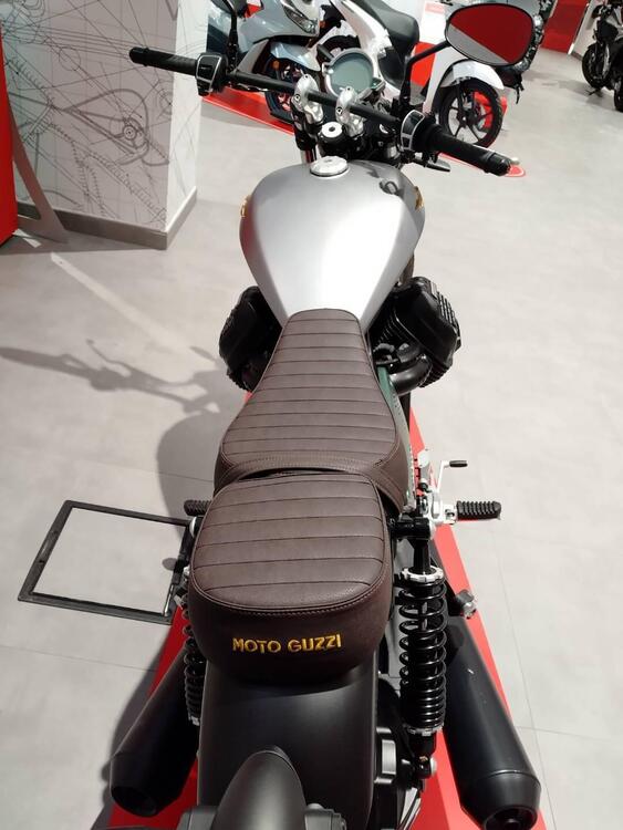 Moto Guzzi V9 Bobber Centenario (2021 - 22) (5)