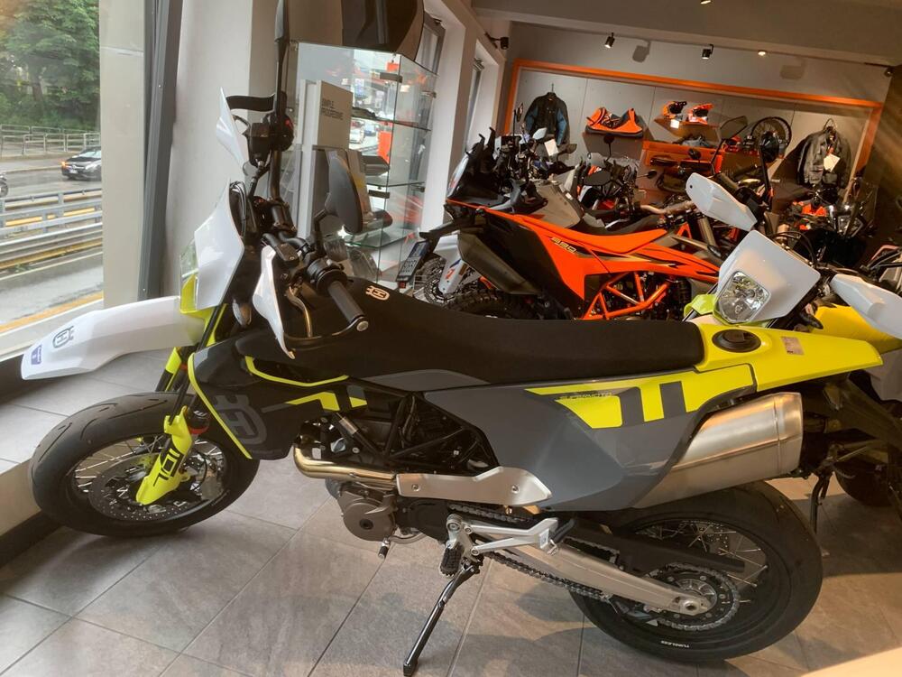 Husqvarna 701 Supermoto (2023 - 24) (2)