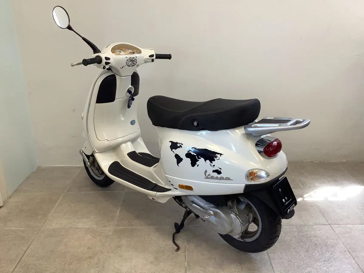 Piaggio Vespa 50 4M (4)