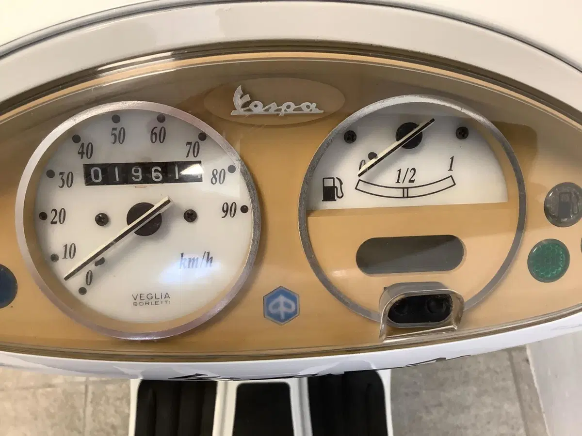 Piaggio Vespa 50 4M (6)