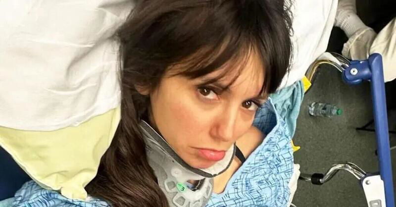 Incidente in moto per Nina Dobrev: la foto sui social (con prima e dopo!)