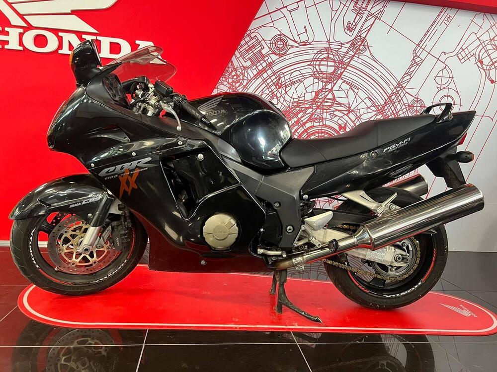 Honda CBR 1100 XX Superblackbird (1999 - 00) (4)