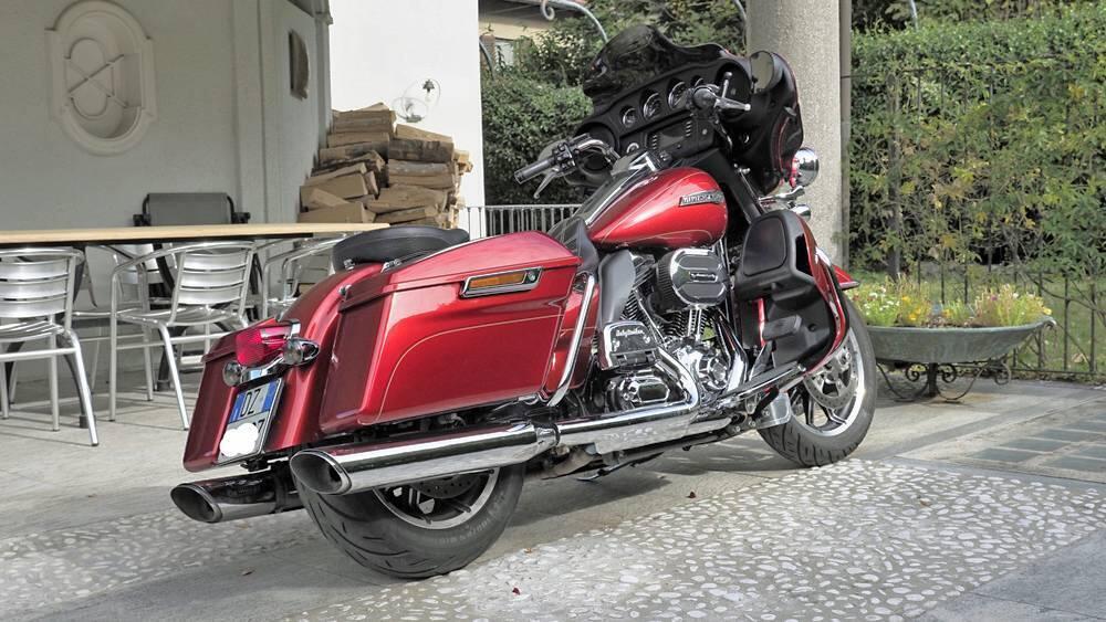 Harley-Davidson 1690 Electra Glide Ultra Classic (2014 - 16) - FLHTCU (4)