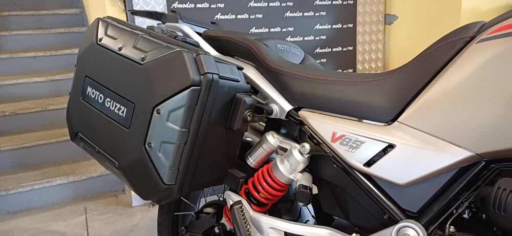 Moto Guzzi V85 TT Travel (2024) (4)