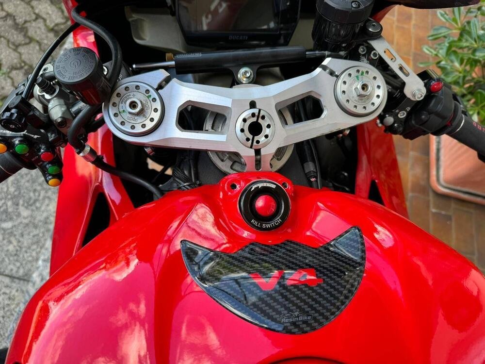Ducati Panigale V4 S 1100 (2021) (4)