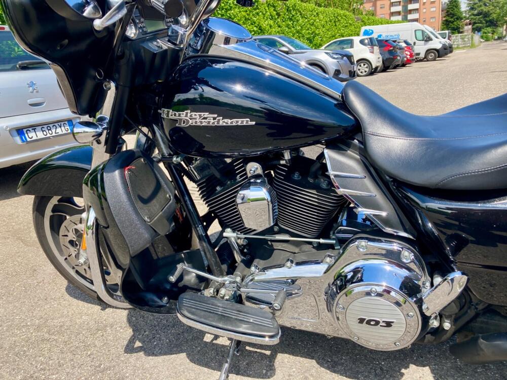 Harley-Davidson 1690 Street Glide (2011 - 13) - FLHX (4)