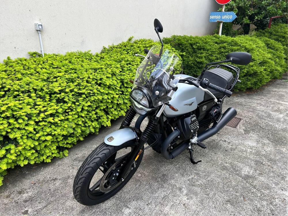 Moto Guzzi V7 Stone (2021 - 24) (2)