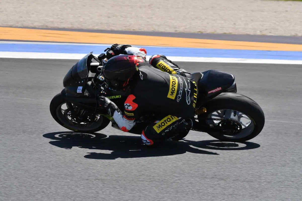 Suzuki GSX-8R CUP: Debutto tra i cordoli (5)