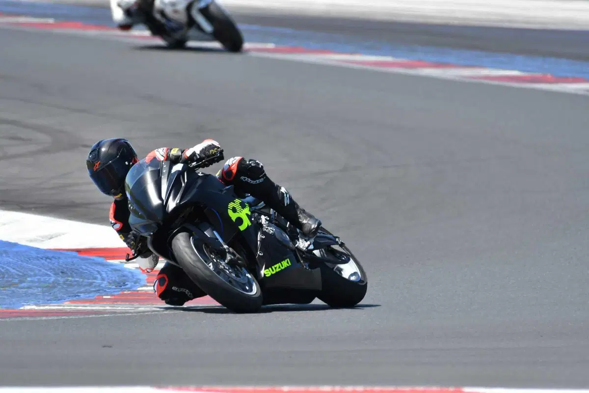 Suzuki GSX-8R CUP: Debutto tra i cordoli (8)