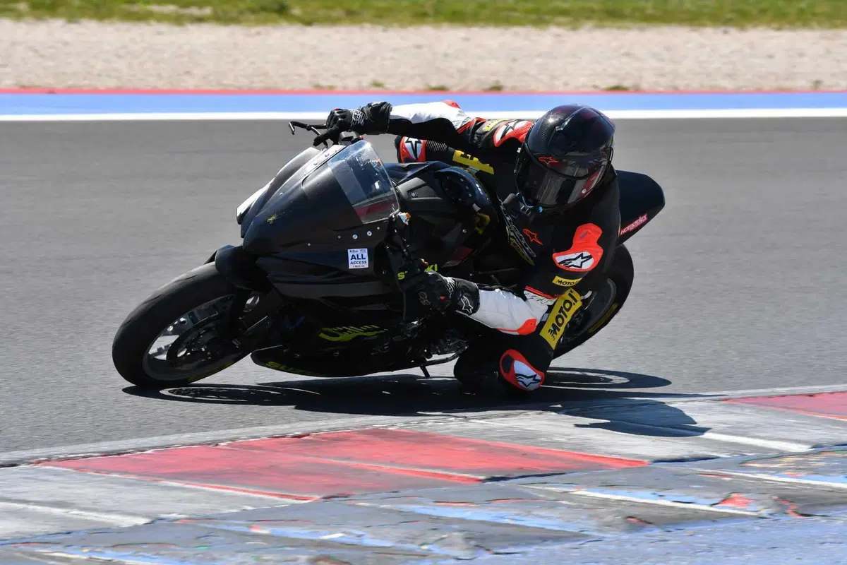 Suzuki GSX-8R CUP: Debutto tra i cordoli (7)