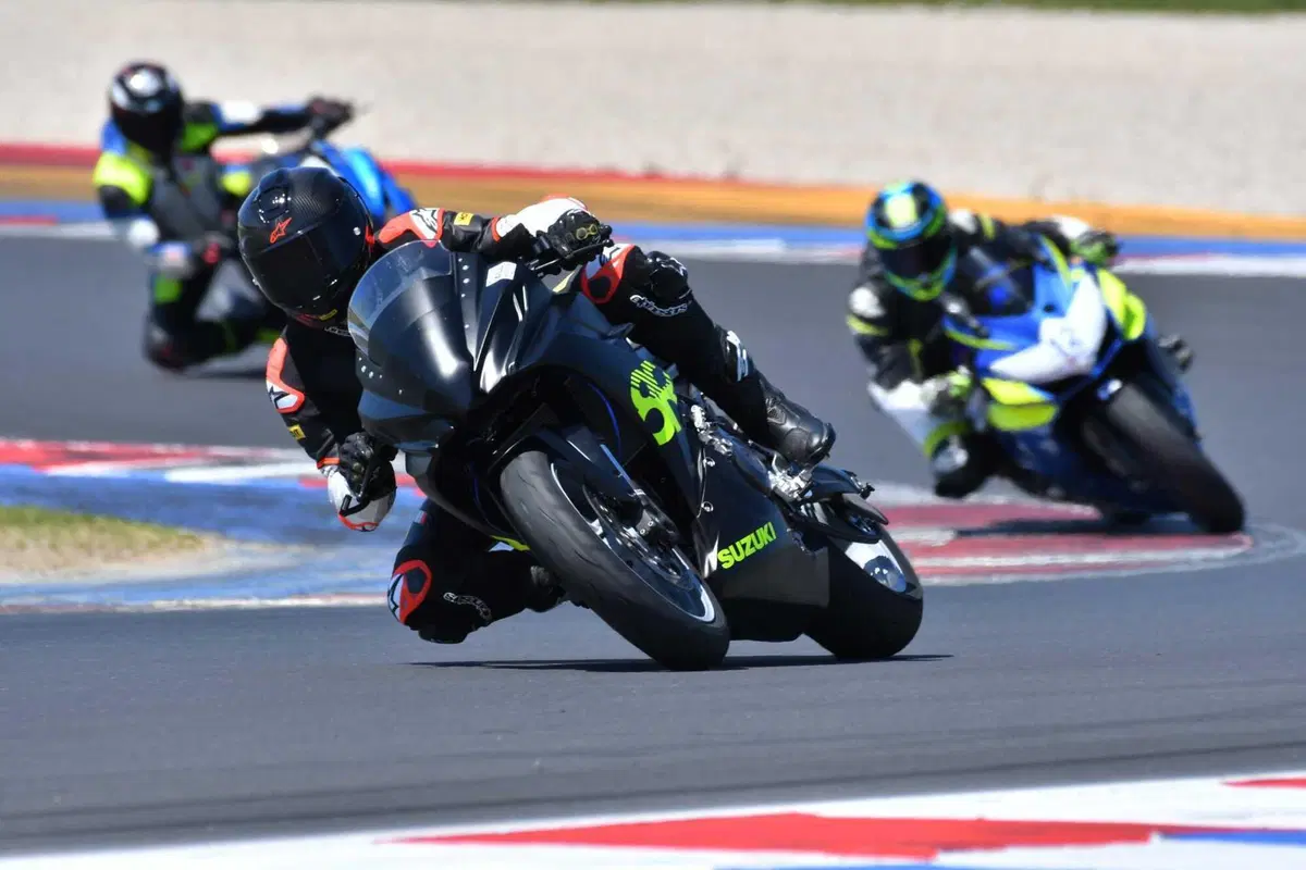Suzuki GSX-8R CUP: Debutto tra i cordoli (9)