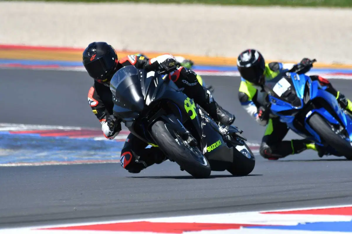 Suzuki GSX-8R CUP: Debutto tra i cordoli (10)