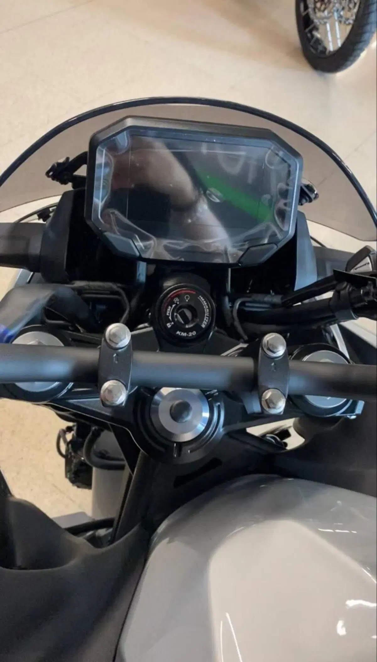 Kawasaki Z7 Hybrid (2024 - 26) (7)