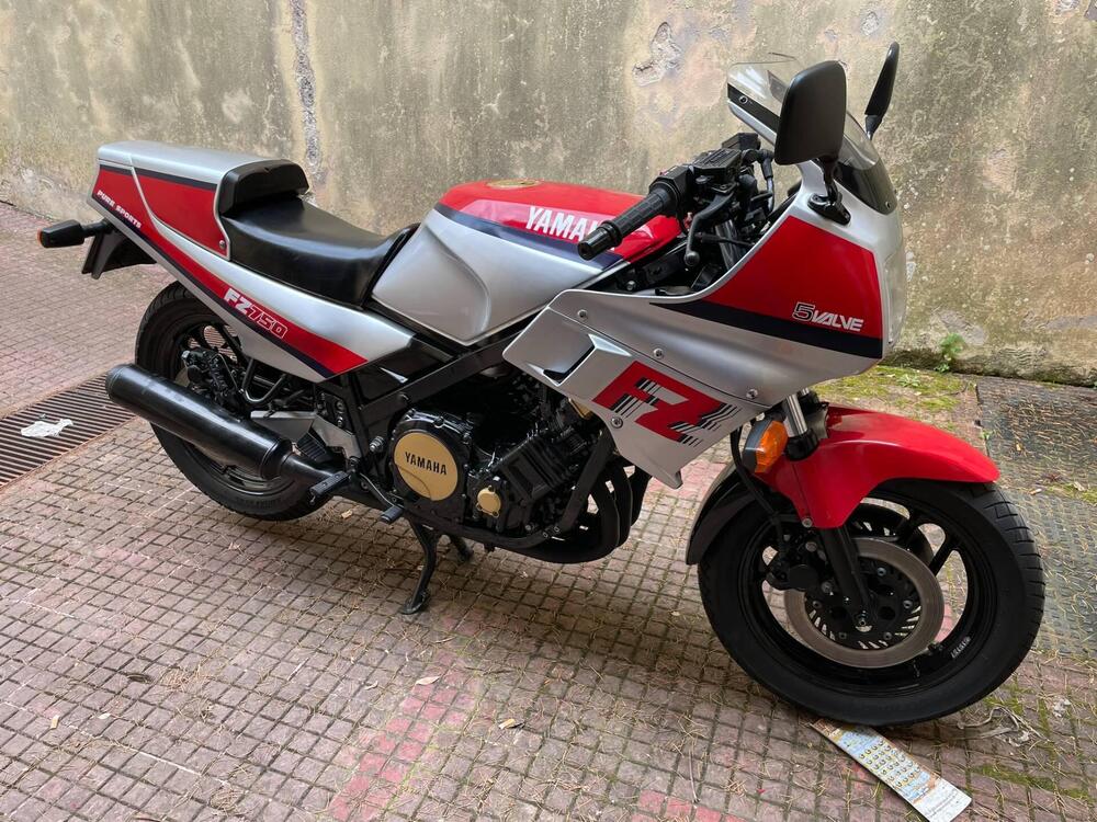 Yamaha FZ750 (4)