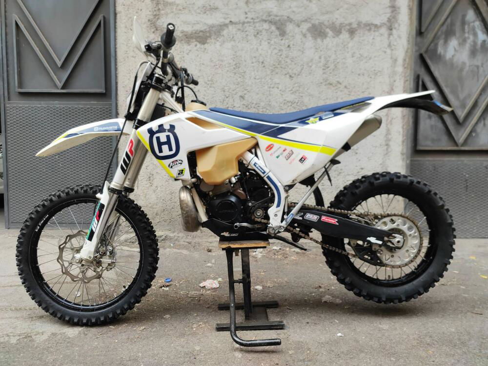 Husqvarna TE 300i (2018) (2)