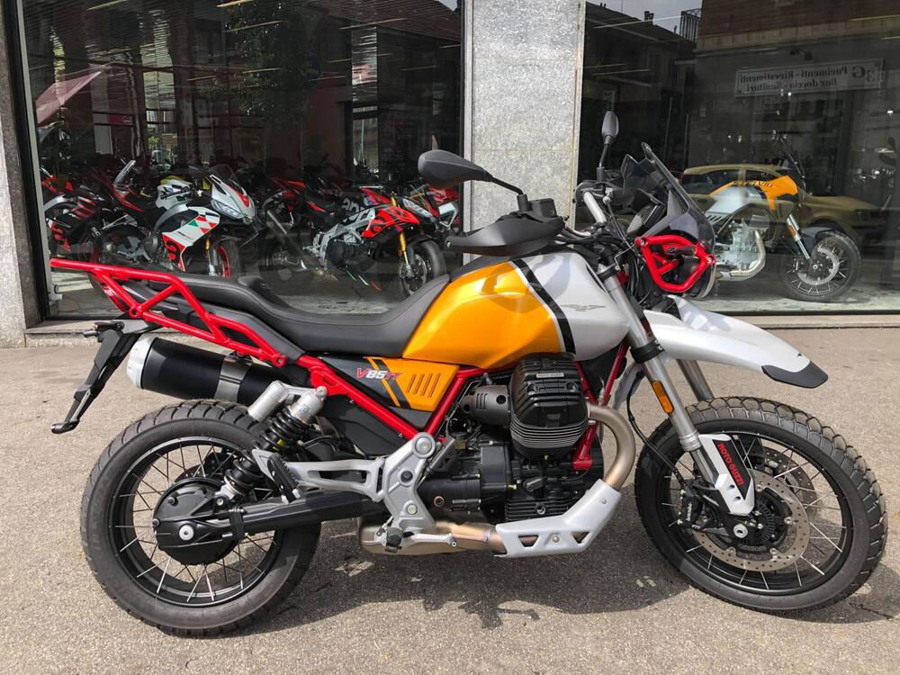 Moto Guzzi V85 TT Evocative Graphics (2021 - 23)