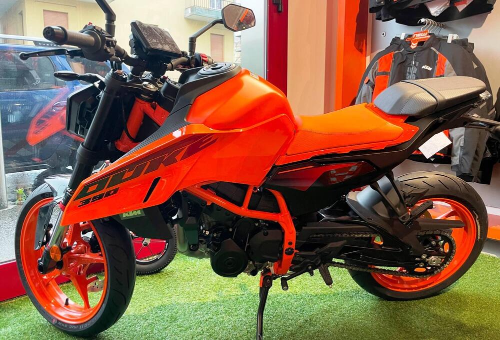 KTM 390 Duke (2024) (2)