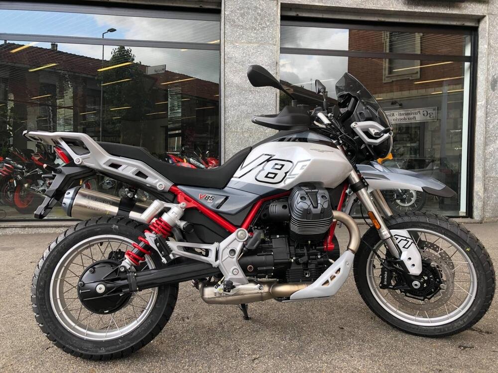 Moto Guzzi V85 TT (2024) (2)
