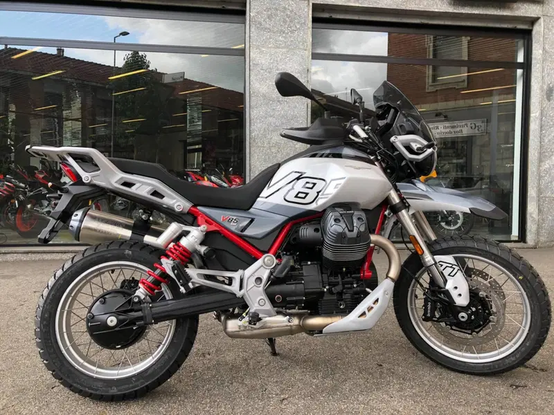 Moto Guzzi V85 TT (2024 - 26) (2)