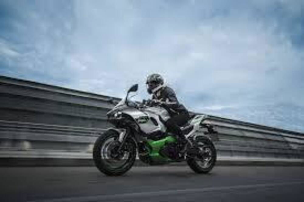 Kawasaki Ninja 7 Hybrid (2024) (3)