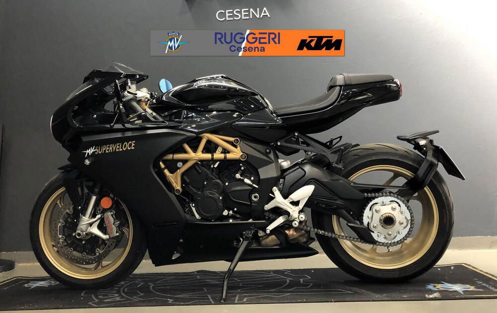 MV Agusta Superveloce 800 (2021 - 24) (2)