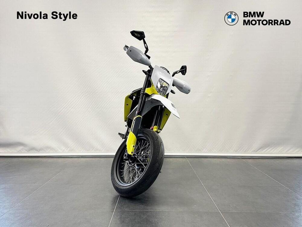 Husqvarna 701 Supermoto (2021) (3)