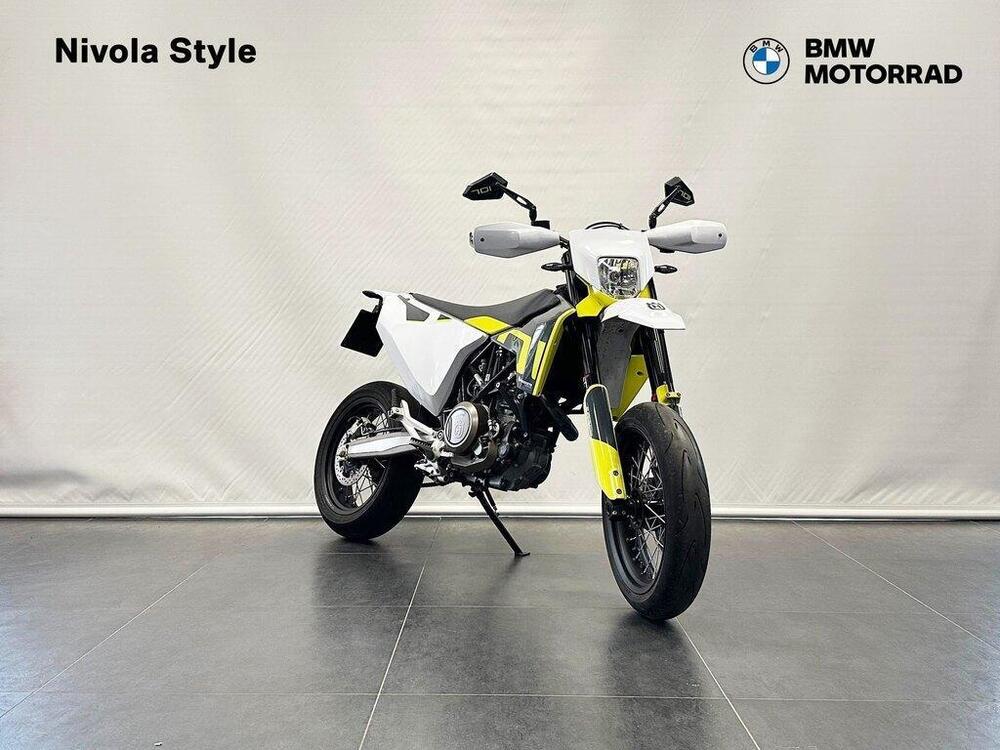 Husqvarna 701 Supermoto (2021) (2)