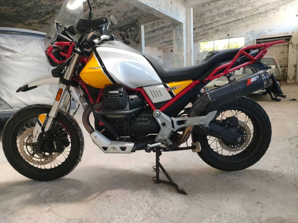 Moto Guzzi V85 TT Evocative Graphics (2019 - 20) (2)