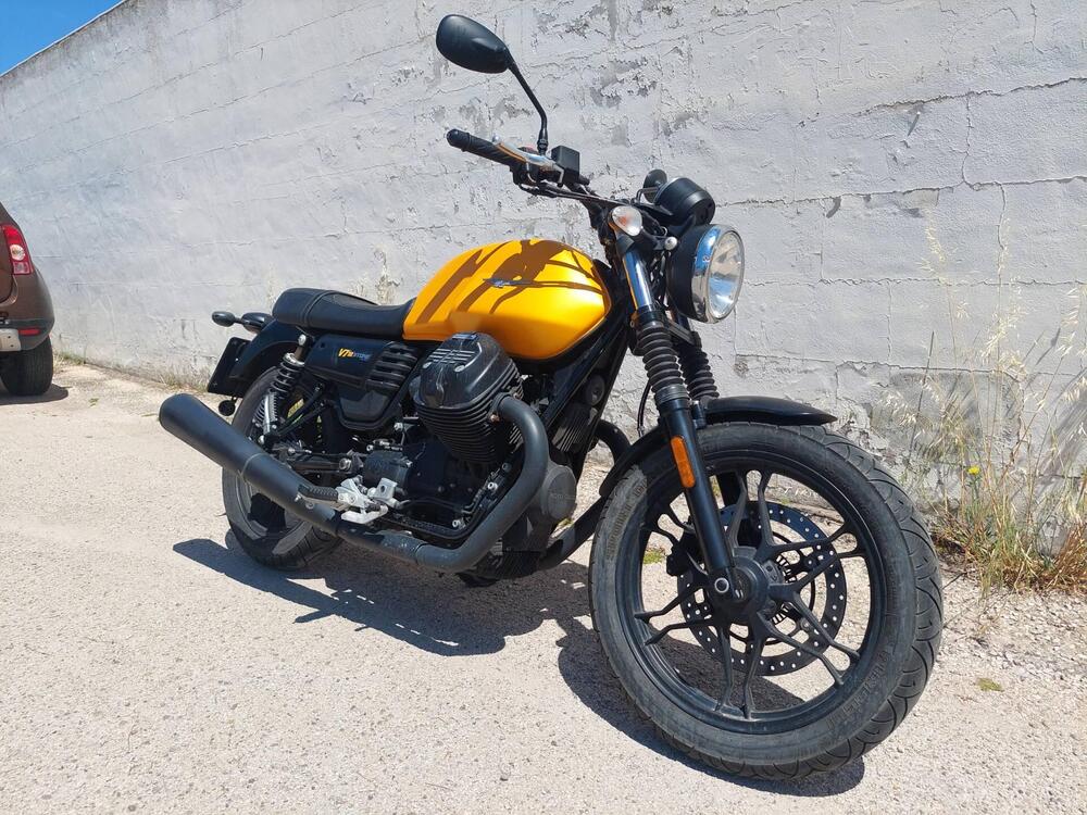 Moto Guzzi V7 III Stone (2017 - 20) (2)