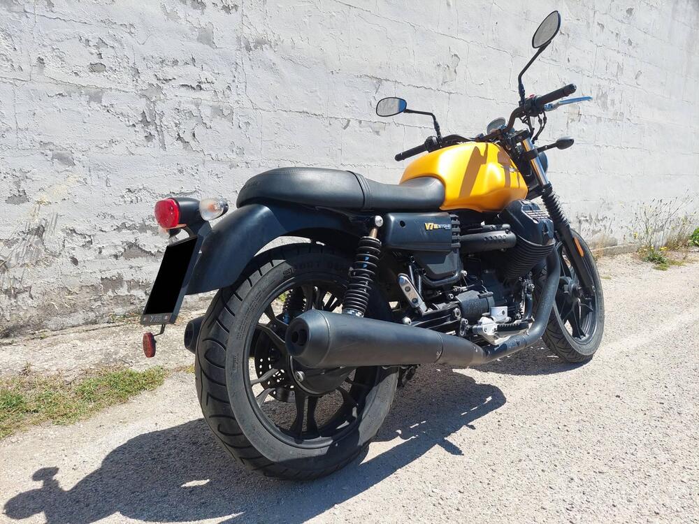 Moto Guzzi V7 III Stone (2017 - 20) (3)