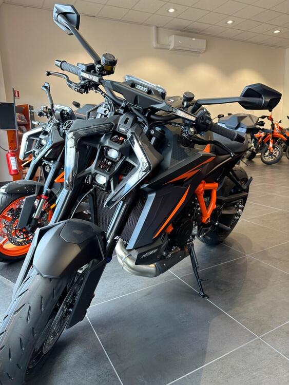 KTM 1390 Super Duke R (2024) (2)