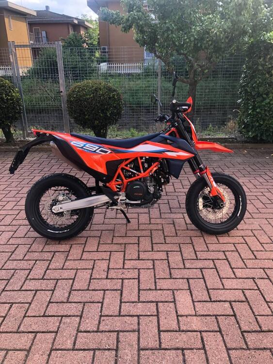 KTM 690 SMC R (2023 - 24)