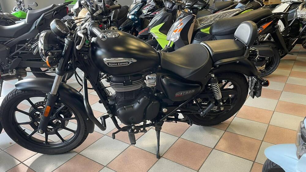 Royal Enfield Meteor 350 Stellar (2021 - 24) (2)